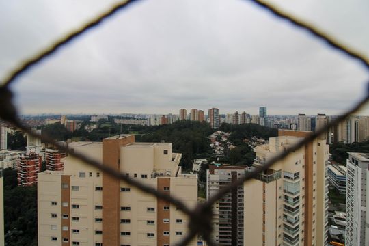 Apartamento mobiliado para comprar em Vila Andrade, 4 suítes, varanda, piscina, academia e churrasqueira. — Vista Suíte 2