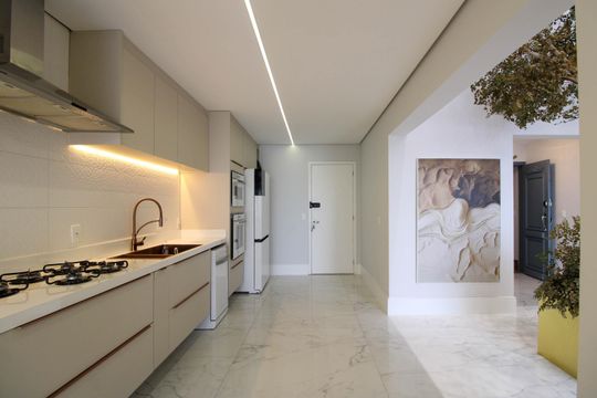 Apartamento mobiliado para comprar em Vila Andrade, 4 suítes, varanda, piscina, academia e churrasqueira. — Cozinha 