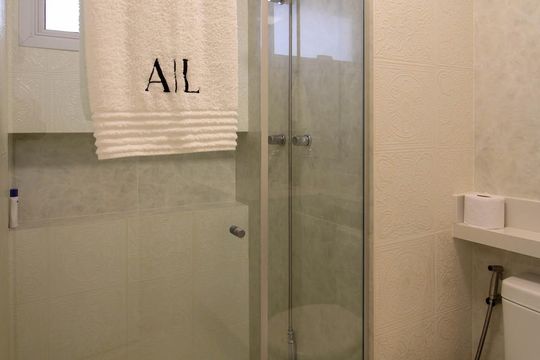 Apartamento mobiliado para comprar em Vila Andrade, 4 suítes, varanda, piscina, academia e churrasqueira. — Banheiro Suíte 2