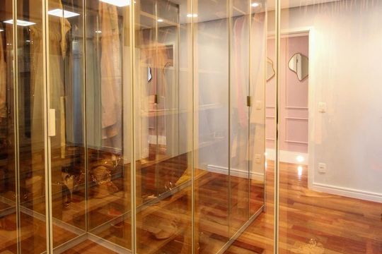 Apartamento mobiliado para comprar em Vila Andrade, 4 suítes, varanda, piscina, academia e churrasqueira. — Closet Suíte 3
