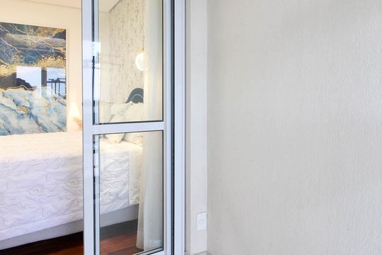Apartamento mobiliado para comprar em Vila Andrade, 4 suítes, varanda, piscina, academia e churrasqueira. — Varanda Suíte 1