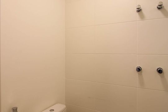 Apartamento mobiliado para comprar em Vila Andrade, 4 suítes, varanda, piscina, academia e churrasqueira. — Banheiro de serviço
