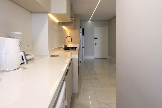 Apartamento mobiliado para comprar em Vila Andrade, 4 suítes, varanda, piscina, academia e churrasqueira. — Área de Serviço