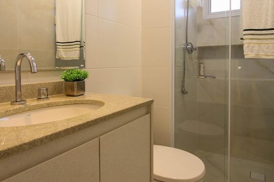 Apartamento mobiliado para comprar em Vila Andrade, 4 suítes, varanda, piscina, academia e churrasqueira. — Banheiro Suíte 1