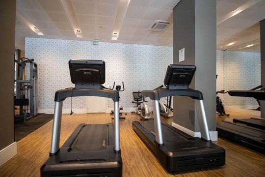 Apartamento mobiliado para comprar em Vila Andrade, 4 suítes, varanda, piscina, academia e churrasqueira. — Academia