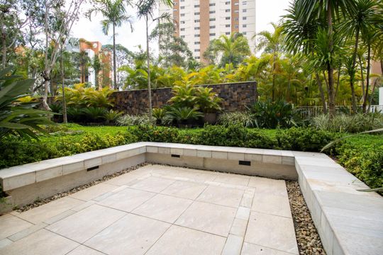 Apartamento mobiliado para comprar em Vila Andrade, 4 suítes, varanda, piscina, academia e churrasqueira. — Área comum
