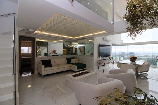Apartamento mobiliado para comprar em Vila Andrade, 4 suítes, varanda, piscina, academia e churrasqueira. — Sala de estar