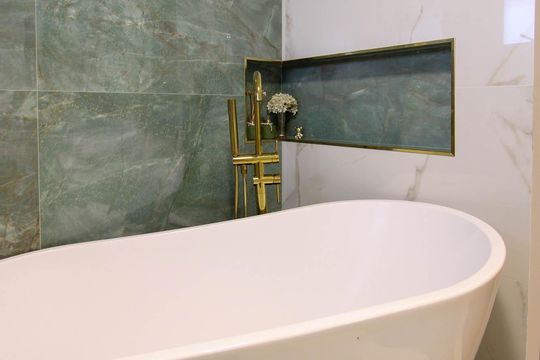 Apartamento mobiliado para comprar em Vila Andrade, 4 suítes, varanda, piscina, academia e churrasqueira. — Banheiro Suíte 3