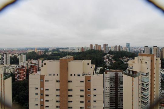 Apartamento mobiliado para comprar em Vila Andrade, 4 suítes, varanda, piscina, academia e churrasqueira. — Vista Varanda Suíte 1