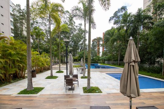 Apartamento mobiliado para comprar em Vila Andrade, 4 suítes, varanda, piscina, academia e churrasqueira. — Piscina 