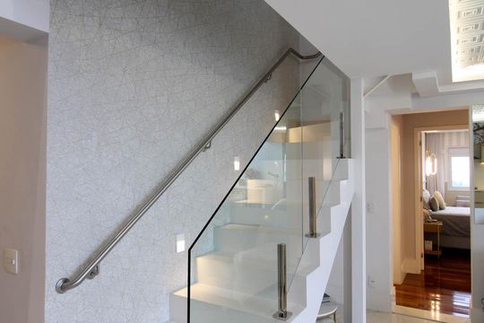 Apartamento mobiliado para comprar em Vila Andrade, 4 suítes, varanda, piscina, academia e churrasqueira. — Escada 