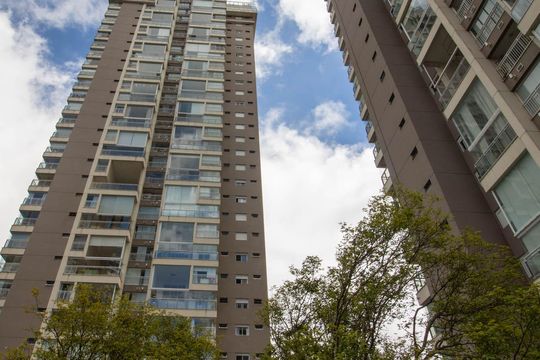 Apartamento mobiliado para comprar em Vila Andrade, 4 suítes, varanda, piscina, academia e churrasqueira. — Fachada 