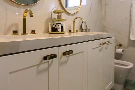 Apartamento mobiliado para comprar em Vila Andrade, 4 suítes, varanda, piscina, academia e churrasqueira. — Banheiro Suíte 3