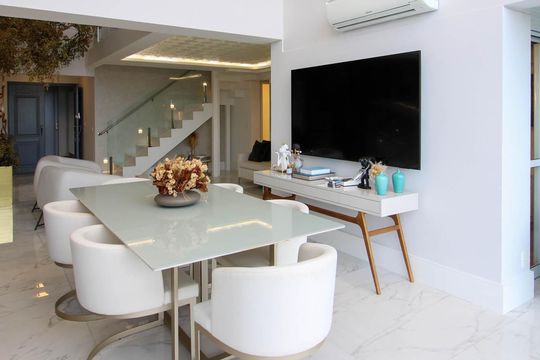 Apartamento mobiliado para comprar em Vila Andrade, 4 suítes, varanda, piscina, academia e churrasqueira. — Varanda da Sala