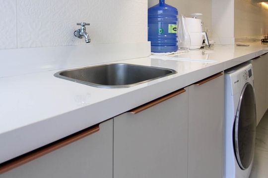 Apartamento mobiliado para comprar em Vila Andrade, 4 suítes, varanda, piscina, academia e churrasqueira. — Área de Serviço