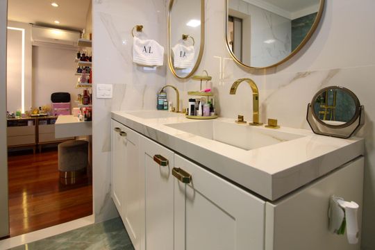 Apartamento mobiliado para comprar em Vila Andrade, 4 suítes, varanda, piscina, academia e churrasqueira. — Banheiro Suíte 3