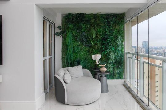 Apartamento mobiliado para comprar em Vila Andrade, 4 suítes, varanda, piscina, academia e churrasqueira. — Varanda da Sala