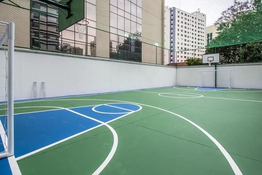 Compra apartamento mobiliado com 2 quartos, closet e piscina no condomínio. — Quadra Esportiva