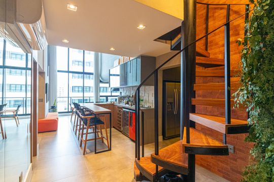 Compra apartamento mobiliado com 2 quartos, closet e piscina no condomínio. — foto 1