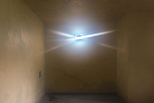 Compra apartamento mobiliado com 2 quartos, closet e piscina no condomínio. — Sauna
