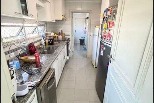 Compra apartamento com 3 suítes e permite animais. — Cozinha