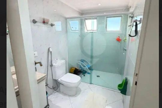 Compra apartamento com 3 suítes e permite animais. — Banheiro 