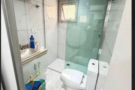 Compra apartamento com 3 suítes e permite animais. — Banheiro 