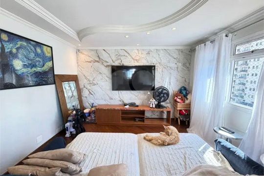 Compra apartamento com 3 suítes e permite animais. — Sala