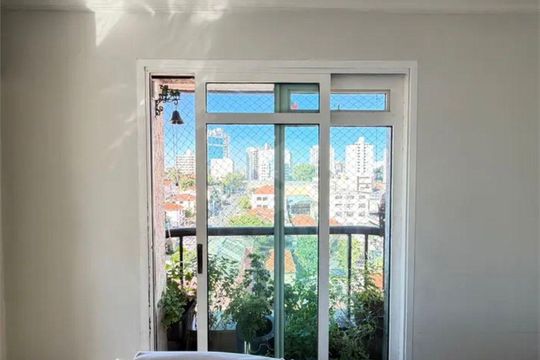 Compra apartamento com 3 suítes e permite animais. — Vista