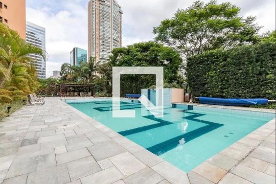 Comprar apartamento com varanda, quintal, 2 quartos e academia no condomínio. — Area Comum