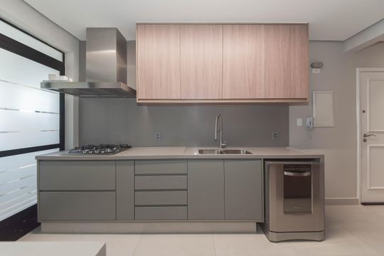 Comprar apartamento com varanda, quintal, 2 quartos e academia no condomínio. — Cozinha