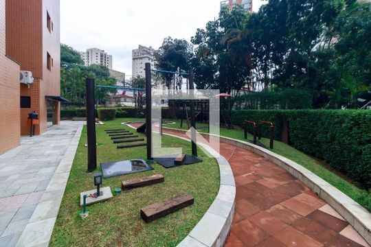 Comprar apartamento com varanda, quintal, 2 quartos e academia no condomínio. — Area Comum