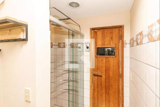 Comprar apartamento com varanda, quintal, 2 quartos e academia no condomínio. — Area Comum