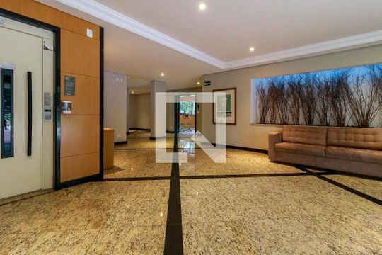 Comprar apartamento com varanda, quintal, 2 quartos e academia no condomínio. — Area Comum