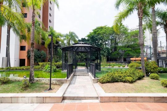 Comprar apartamento com varanda, quintal, 2 quartos e academia no condomínio. — Area Comum