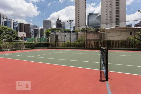 Comprar apartamento com varanda, quintal, 2 quartos e academia no condomínio. — Area Comum