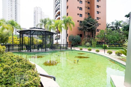 Comprar apartamento com varanda, quintal, 2 quartos e academia no condomínio. — Area Comum