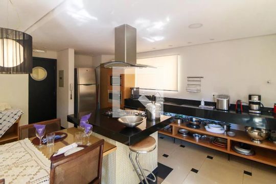 Comprar apartamento com varanda, quintal, 2 quartos e academia no condomínio. — Area Comum