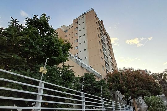 Para comprar apartamento mobiliado na Vila Ipojuca, com 2 quartos e varanda. Piscina no condomínio. — Fachada