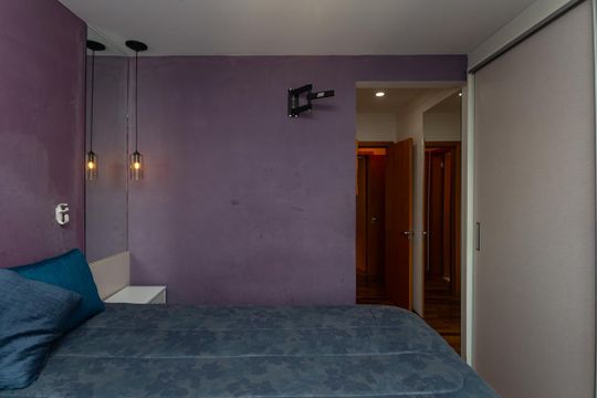 Para comprar apartamento mobiliado na Vila Ipojuca, com 2 quartos e varanda. Piscina no condomínio. — Suíte
