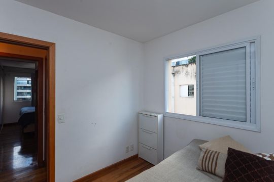 Para comprar apartamento mobiliado na Vila Ipojuca, com 2 quartos e varanda. Piscina no condomínio. — Quarto 2