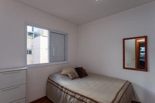 Para comprar apartamento mobiliado na Vila Ipojuca, com 2 quartos e varanda. Piscina no condomínio. — Quarto 2