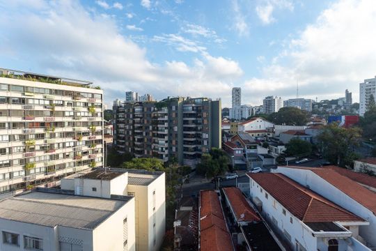 Para comprar apartamento mobiliado na Vila Ipojuca, com 2 quartos e varanda. Piscina no condomínio. — Vista da Suíte