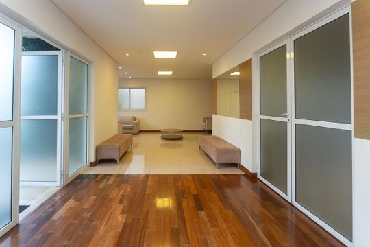 Para comprar apartamento mobiliado na Vila Ipojuca, com 2 quartos e varanda. Piscina no condomínio. — Área Comum
