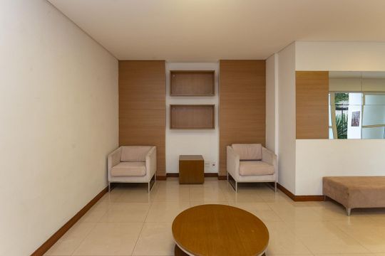 Para comprar apartamento mobiliado na Vila Ipojuca, com 2 quartos e varanda. Piscina no condomínio. — Área Comum