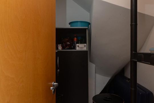 Para comprar apartamento mobiliado na Vila Ipojuca, com 2 quartos e varanda. Piscina no condomínio. — Área de Serviço