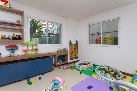 Para comprar apartamento mobiliado na Vila Ipojuca, com 2 quartos e varanda. Piscina no condomínio. — Área Comum