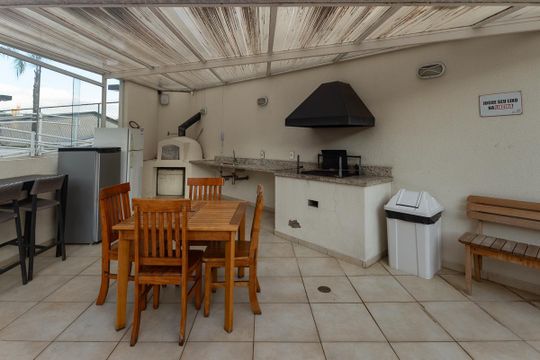 Para comprar apartamento mobiliado na Vila Ipojuca, com 2 quartos e varanda. Piscina no condomínio. — Área Comum