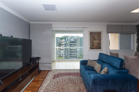 Para comprar apartamento mobiliado na Vila Ipojuca, com 2 quartos e varanda. Piscina no condomínio. — Sala
