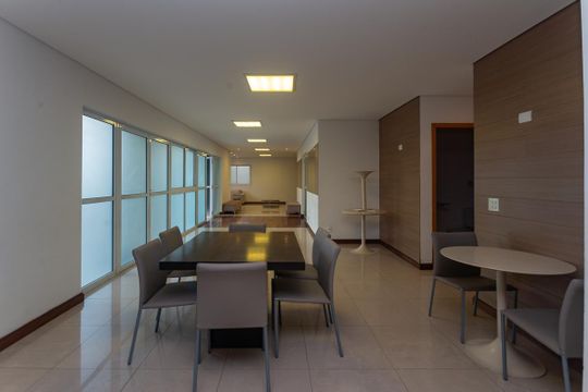 Para comprar apartamento mobiliado na Vila Ipojuca, com 2 quartos e varanda. Piscina no condomínio. — Área Comum